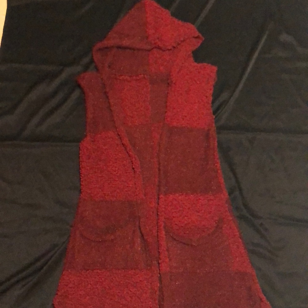 Long red knitted vest with hood